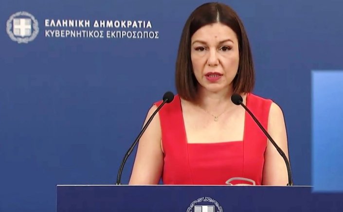 Government: Η υποχρεωτικότητα του εμβολιασμού δεν θα συνδέεται με απολύσεις