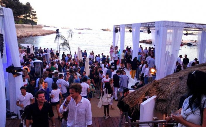 Mykonos: Η νέα ΚΥΑ βάζει τέλος στα παράνομα κορωνοπάρτι [ΦΕΚ]