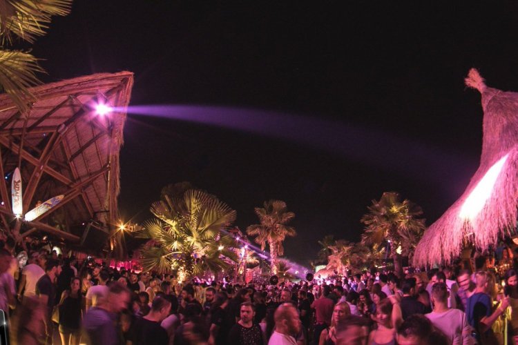 New Covid-19 Curbs: Εισαγγελική παρέμβαση για το κορωνοπάρτι σε beach bar