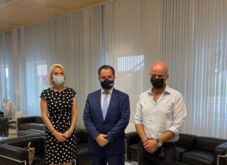 Συνάντηση του Υπουργού Ανάπτυξης  Άδωνι Γεωργιάδη με την Κατερίνα Μονογυιού και τον Ηρακλή Ζησιμόπουλο  για τα έκτακτα μέτρα στην Μύκονο