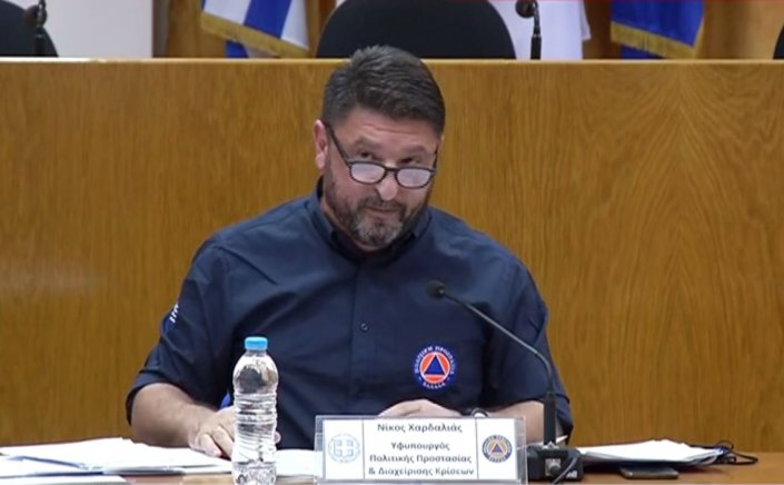 Briefing on the fires::  Δάκρυσε ο Χαρδαλιάς  -Η παραίτησή μου είναι στη διάθεση του πρωθυπουργού – Κάθε σπίτι που χάνεται είναι μαχαιριά