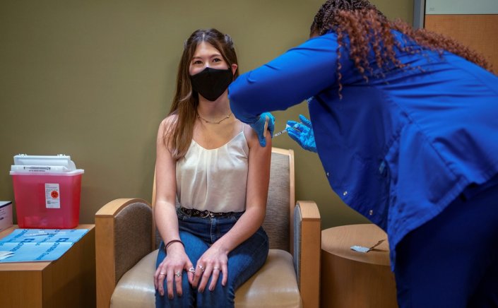 Vaccination - Γώγος: Στη νεολαία άνω των 12 ετών συνιστάται άμεσος εμβολιασμός!!