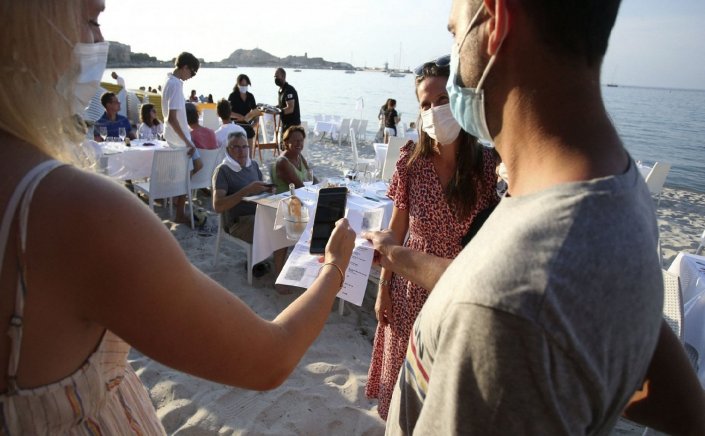 Covid curbs: Ψυχρολουσία!! Προσεχώς επιστροφή της χρήσης μάσκας παντού!! Νέα μέτρα σε Καφέ, Μπαρ και Εστιατόρια για ανεμβολίαστους!!