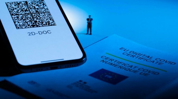 French health pass: Οι εμβολιασμένοι τουρίστες εκτός ΕΕ  θα μπορούν να αποκτούν υγειονομικό πάσο