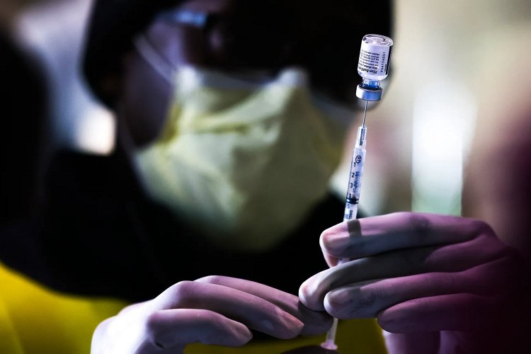 Vaccination: Μείωση μισθού από 160€ το μήνα για Ανεμβολίαστους σε Δημόσιο & Ιδιωτικό τομέα