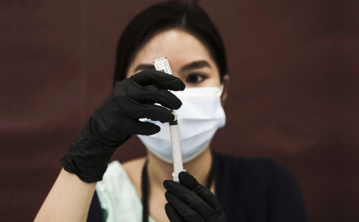 Vaccination: Στο τραπέζι ο υποχρεωτικός εμβολιασμός στους Εκπαιδευτικούς και στους Ιερείς