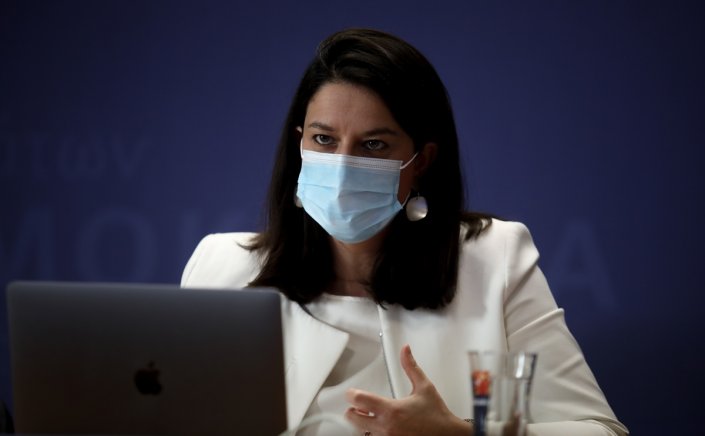 Education Policy: Αγωγή Κεραμέως κατά των ΔΟΕ, ΟΛΜΕ και ΟΙΕΛΕ για την αξιολόγηση που εκδικάζεται σήμερα - Έκτακτη συγκέντρωση διαμαρτυρίας της ΟΛΜΕ