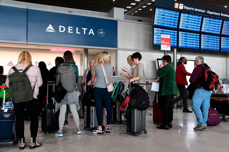 US to end travel bans: Οι ΗΠΑ επιτρέπουν την είσοδο  ξένων επισκεπτών από 33 χώρες, εφόσον είναι πλήρως εμβολιασμένοι