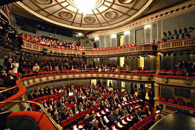 Lifting Covid Curbs: Τι αλλάζει σε Εμπόριο, Σούπερ Μάρκετ!! Πώς θα λειτουργήσουν Θέατρα και Σινεμά με τα Νέα μέτρα!!