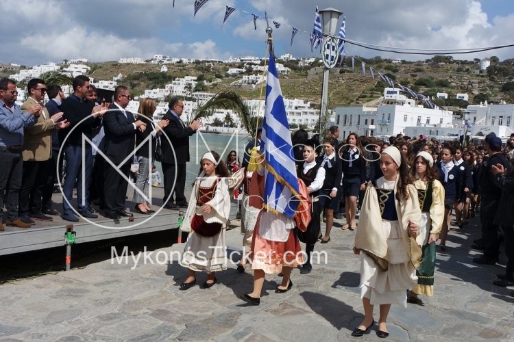 National Holiday of October 28th: Καμπανάκι από την Ματίνα Παγώνη!! Δεν πρέπει να υπάρχει κόσμος στις Μαθητικές Παρελάσεις!! Οι ΜΕΘ γεμίζουν!!