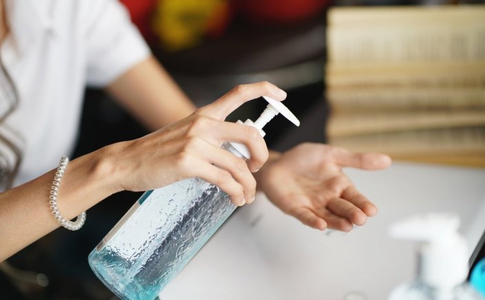 Hand Antiseptic for Your Travel: Αμέσως Αντισηπτικό, αν πιάσετε αυτά τα αντικείμενα σε Ξενοδοχείο, Πλοίο και Αεροπλάνο!!