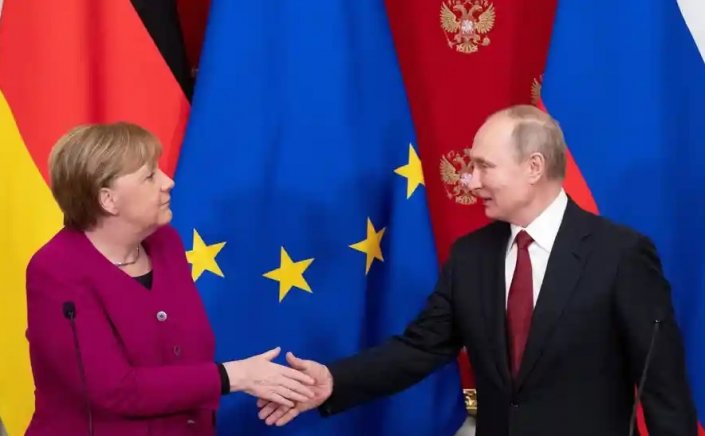 Kremlin: Το Κρεμλίνο ανακοίνωσε ότι ο Πούτιν μίλησε ξανά στη Μέρκελ για τη Λευκορωσία, διαμαρτυρήθηκε για το ΝΑΤΟ και την Ουκρανία