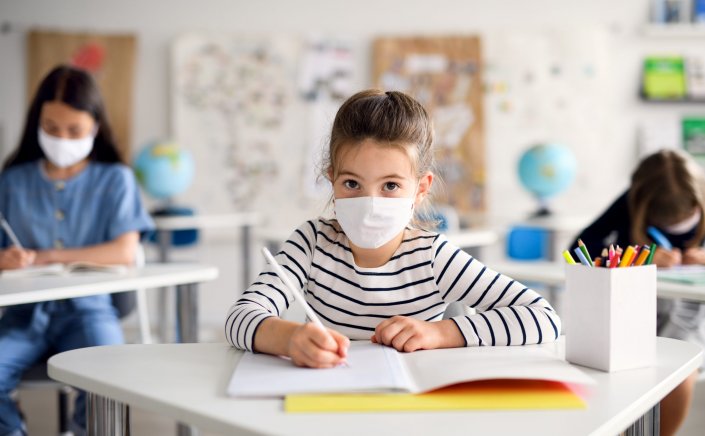 School amid Covid: Νομοθετική πρωτοβουλία για «αρνητές» γονείς – Κινδυνεύουν με φυλάκιση