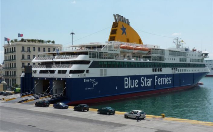 Ferry routes: Δεν θα πραγματοποιηθούν, αύριο το πρωί, τα δρομολόγια του «Blue Star Delos» και του «Blue Star Paros»