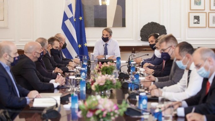 PM Mitsotakis: Οικονομία και κοινωνία δεν θα ξανακλείσουν - Οι εμβολιασμένοι δεν θα στερηθούν τις ελευθερίες τους