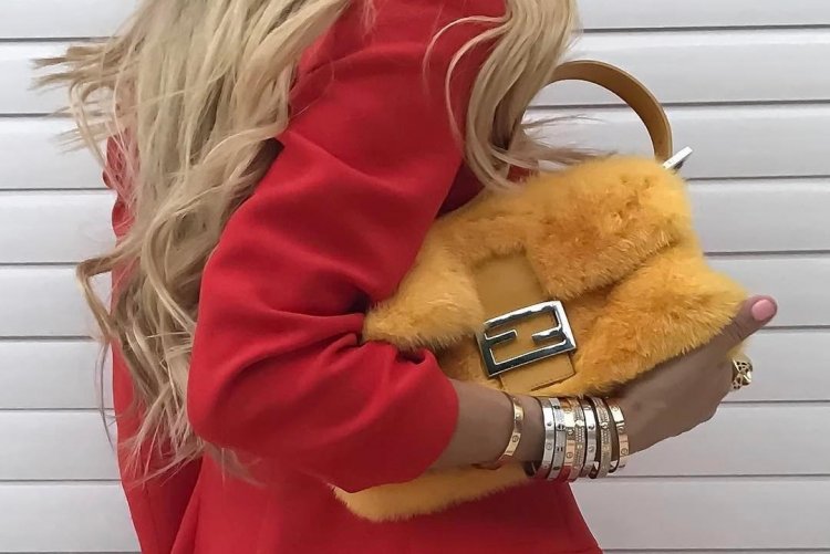 Winder 2021–22: Top τάση στα bag trends  που θα δούμε φέτος,  είναι οι Fluffy bags!!