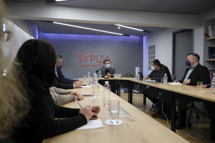 SYRIZA Alexis Tsipras: «Σαμποτέρ του εμβολιασμού» ο Μητσοτάκης - Να δοθούν θετικά, ακόμη και οικονομικά κίνητρα