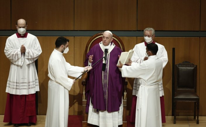 Pope Francis: Θεία Λειτουργία στο Μέγαρο Μουσικής Αθηνών πραγματοποίησε ο Πάπας Φραγκίσκος