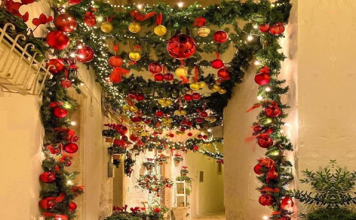 Covid curbs: Τα 3 μέτρα τα Χριστούγεννα και οι επόμενες κρίσιμες εβδομάδες