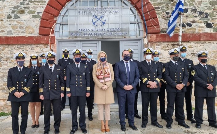 MP Katerina Monogiou: Η Κατερίνα Μονογυιού με τον Γενικό Γραμματέα Αιγαίου και Νησιωτικής Πολιτικής στη Σύρο 