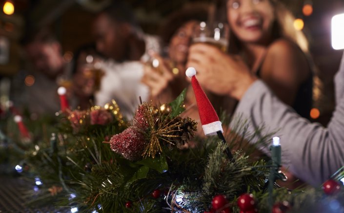 New Covid-19 curbs: Τα νέα μέτρα!! Ρεβεγιόν με Τεστ, Μάσκα παντού και Χωρίς Δημόσιες ή Ιδιωτικές Ψυχαγωγικές Εκδηλώσεις!!