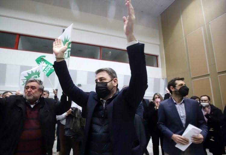 KINAL leadership: Θρίαμβος για τον Νίκο Ανδρουλάκη με 68,42% - Του τηλεφώνησε για συγχαρητήρια ο Παπανδρέου