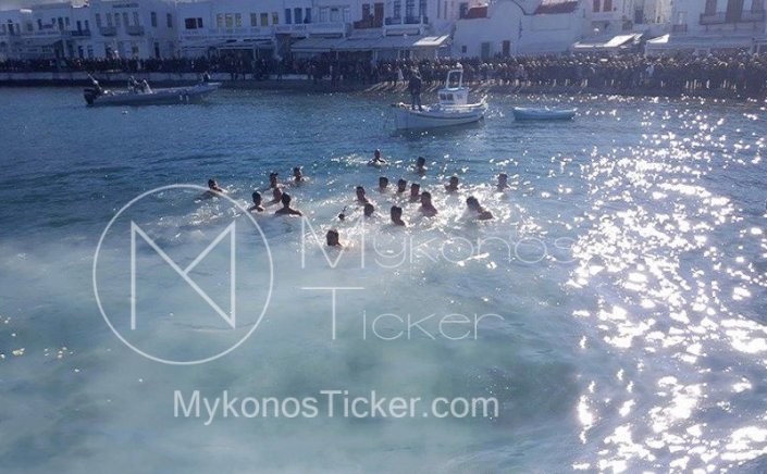 Rules on Epiphany: Πώς θα γιορταστούν τα Θεοφάνεια - Ποια μέτρα ισχύουν σε Εκκλησίες - Πως θα γίνει η τελετή Αγιασμού των Υδάτων - Οι μάσκες που πρέπει να φοράνε οι πιστοί