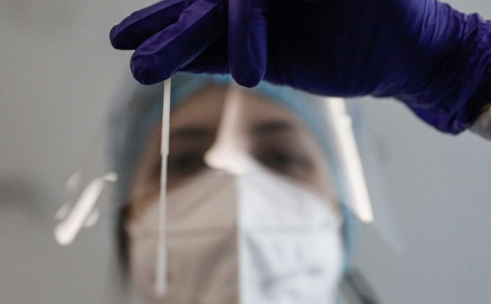 Coronavirus Disease: Μέχρι ποια μέρα μεταδίδουν τον κορωνοϊό οι νοσούντες μετά το θετικό τεστ