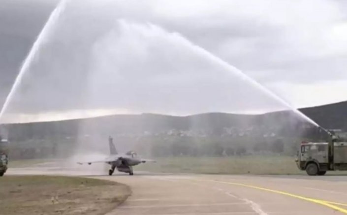 Rafale fighter jets:  Στην Τανάγρα προσγειώθηκαν τα πρώτα έξι μαχητικά αεροσκάφη Rafal