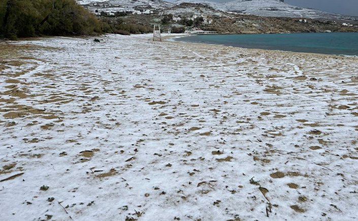 Aegean Islands: Συνεχίζεται η επέλαση της κακοκαιρίας στο Ν. Αιγαίο με δριμύ ψύχος, πυκνές χιονοπτώσεις και ανέμους εως 10 μποφώρ