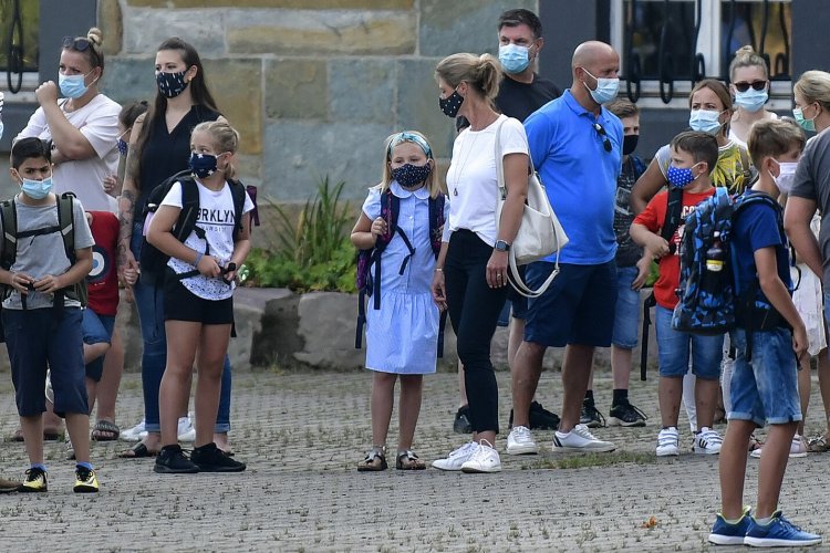 Return to school: Τι ισχύει για self test, κρούσματα και τηλεκπαίδευση - Οδηγός με όλες τις αλλαγές