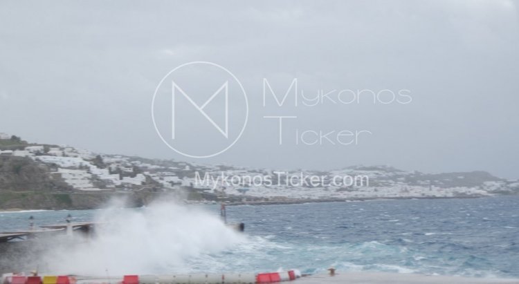 Ships remain docked: Προβλήματα στις ακτοπλοϊκές συγκοινωνίες λόγω ισχυρών ανέμων