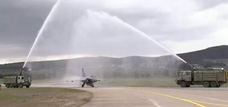 Rafale fighter jets:  Στην Τανάγρα προσγειώθηκαν τα πρώτα έξι μαχητικά αεροσκάφη Rafal