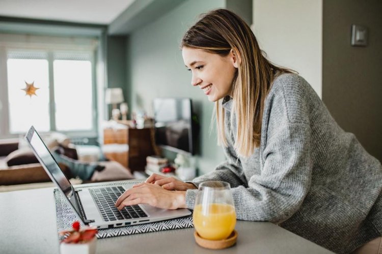 Remote work for public sector: Μέσω τηλεργασίας η λειτουργία του Δημοσίου και αύριο Παρασκευή 28/1 - Η απόφαση του ΥΠΕΣ