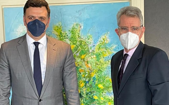 Early start of direct US-Athens flights 'a vote of confidence to Greece', Kikilias says