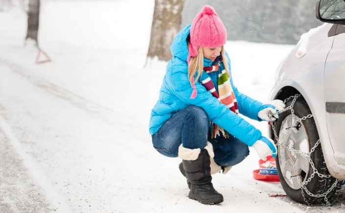 Snow Chains - Δίπλωμα οδήγησης: Υποχρεωτική η εκπαίδευση σε υποψήφιους οδηγούς για τοποθέτηση αλυσίδων - Τι ορίζει η εγκύκλιος