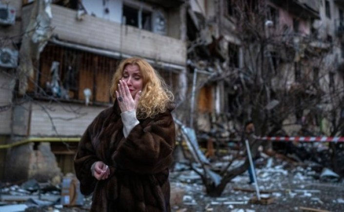 Russia attacks Ukraine: Μια ανάσα από το Κίεβο ο ρωσικός στρατός - Μπαράζ βομβαρδισμών, πλησιάζουν τα τανκς