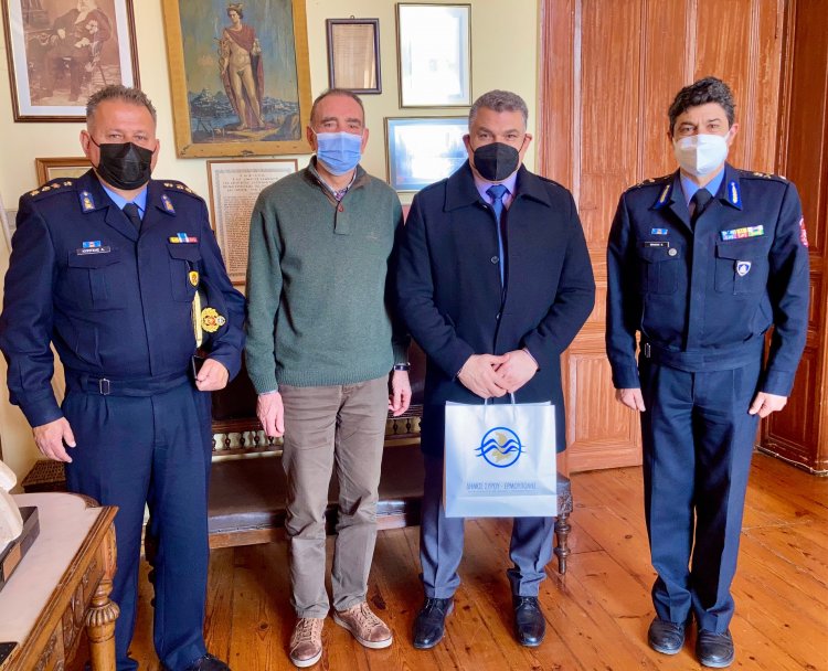 Mayor of Syros: Συνάντηση του Δημάρχου Σύρου - Ερμούπολης με τους νέους Διοικητές της Πυροσβεστικής Υπηρεσίας