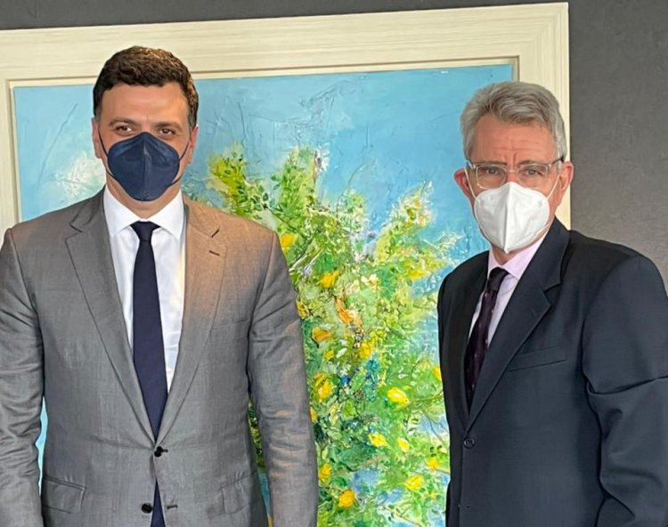 Early start of direct US-Athens flights 'a vote of confidence to Greece', Kikilias says