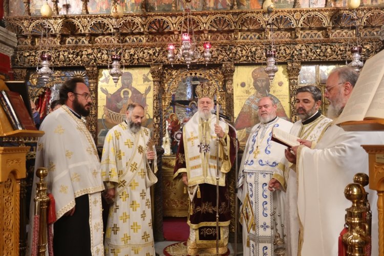His Eminence Dorotheos B’: Το τεσσαρακονθήμερο Μνημόσυνο του φιλογενούς Μυκονίου Τζώρτζη Μονογυιού τέλεσε ο Σεβασμιώτατος Δωρόθεος Β’ 