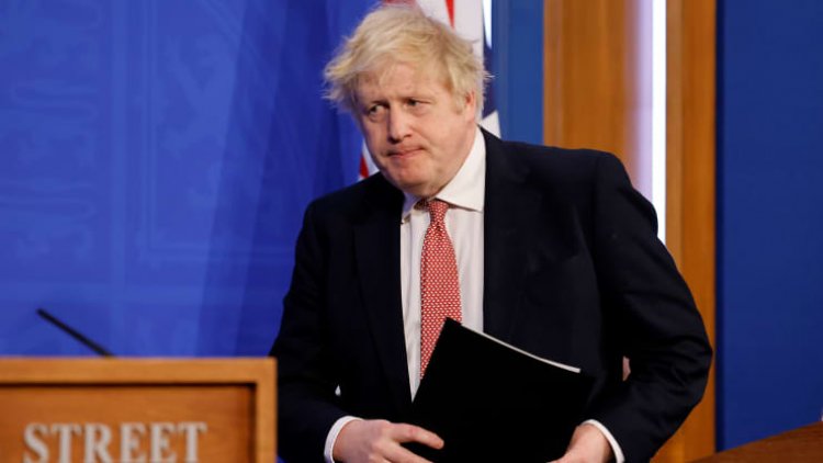 UK sanctions on Moscow: Ο Τζόνσον ανακοίνωσε κυρώσεις σε πέντε ρωσικές τράπεζες και τρεις ζάπλουτους Ρώσους 