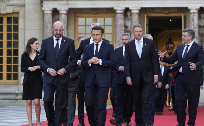 EU leaders - Versailles summit: Σύνοδος Κορυφής στις Βερσαλλίες: Αν απαιτηθεί θα ληφθούν πρόσθετα μέτρα κατά της Ρωσίας