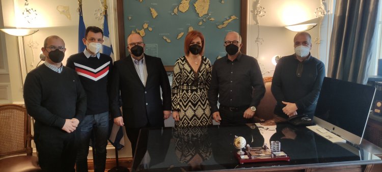 Syros - Η Σύρος που Αξίζουμε: Εθιμοτυπική επίσκεψη και συνάντηση εργασίας με τον χωρικό Αντιπεριφερειάρχη Κυκλάδων κ. Γιώργο Λεονταρίτη