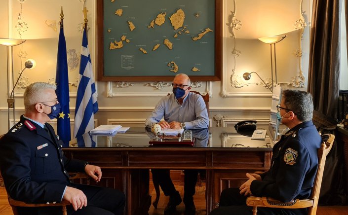 Aegean islands: Στον Χωρικό Αντιπεριφερειάρχη Κυκλάδων  Γ. Λεονταρίτη ο νέος Γενικός Περιφερειακός Αστυνομικός Διευθυντής Νοτίου Αιγαίου Υποστράτηγος Γ. Μιχαλόπουλος