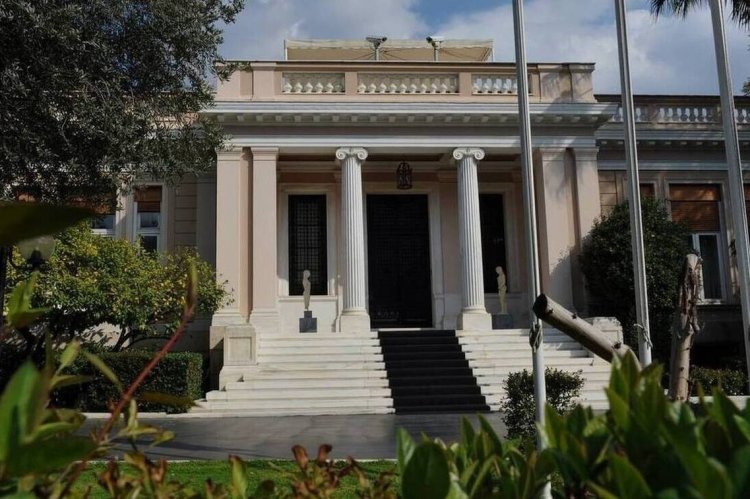 Parliamentary elections: Ανασχηματισμός ante portas και κόκκινες κάρτες!! Οι πολυλογάδες, οι εξαφανισμένοι και οι δελφίνοι!!