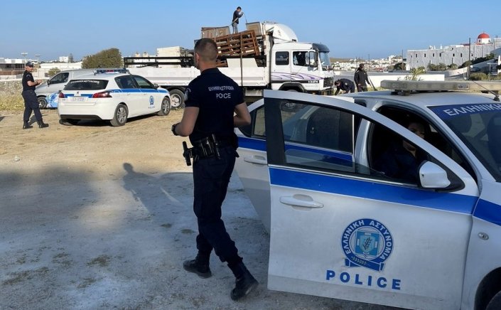 Mykonos arrests: Στην Μύκονο ξεκίνησαν οι έλεγχοι για την καταπολέμηση του παράνομου υπαίθριου εμπορίου και άλλων μορφών παραβατικότητας