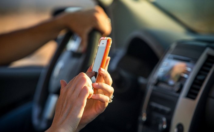 Car Apps: Κινητό στο αυτοκίνητο!! Οι εφαρμογές που μπορούν να σου σώσουν τη ζωή!!