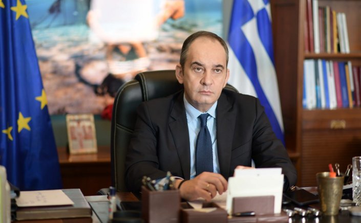 Shipping Min. Plakiotakis: Καλά στην υγεία τους οι ναυτικοί - Με πειρατεία ισοδυναμεί η επίθεση κατά των δυο πλοίων