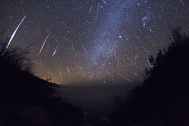 Star Trails: Βροχή τα πεφταστέρια «Ήτα Υδροχοΐδες» την Πέμπτη!! Που οφείλεται το εντυπωσιακό φαινόμενο!!