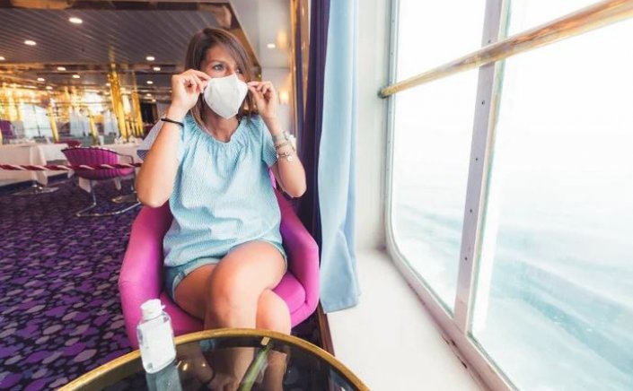 Keep Mask Mandate: Παραμένει η χρήση μάσκας στα ταξί, στο εσωτερικό των επιβατικών πλοίων και στα φαρμακεία - Η εισήγηση της επιτροπής